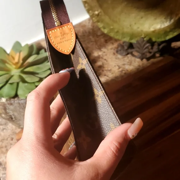 Louis Vuitton Monogram Toiletry Pouch Pochette - Picture 8 of 14